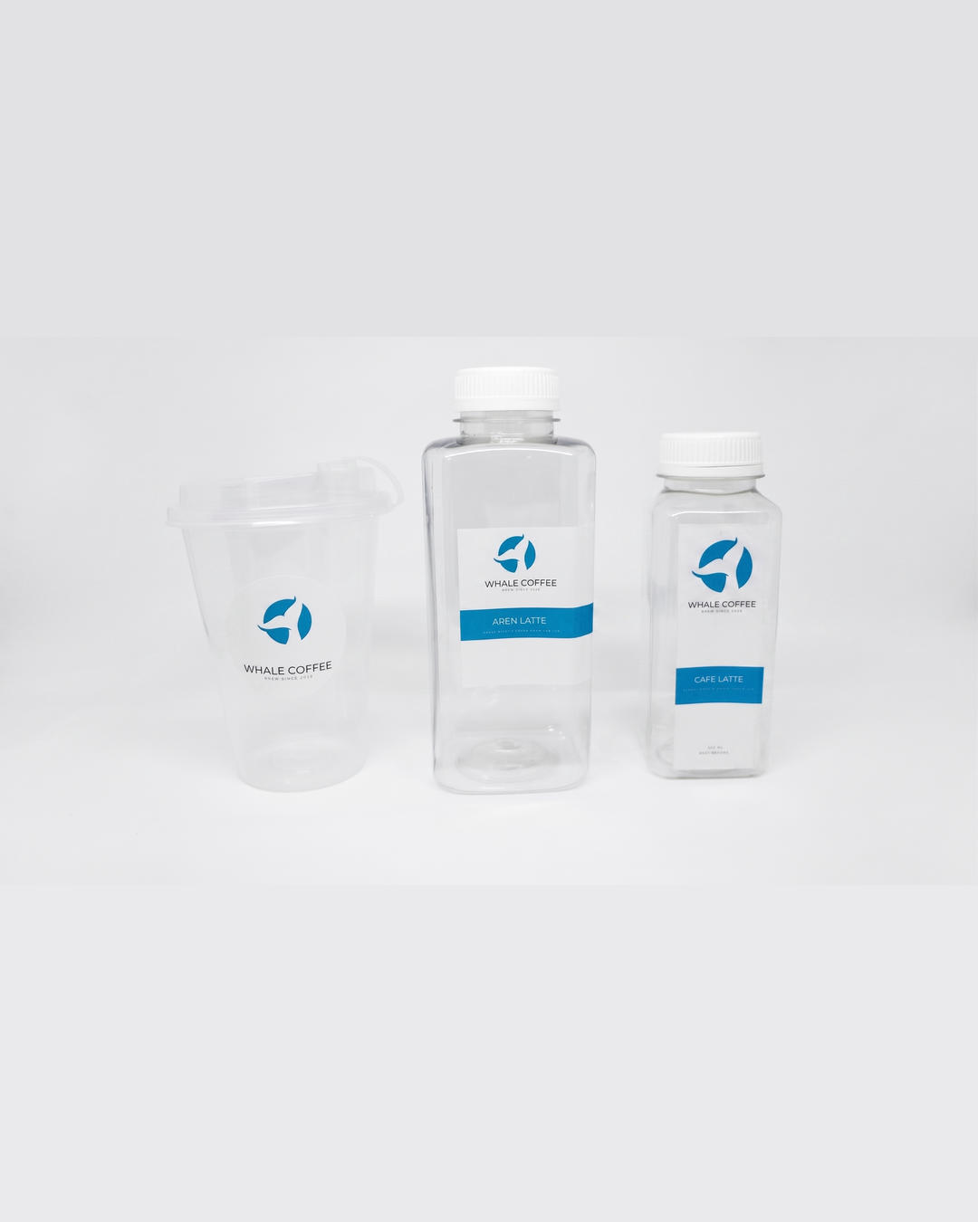 Stiker label custom YukPrint menempel di botol dan gelas